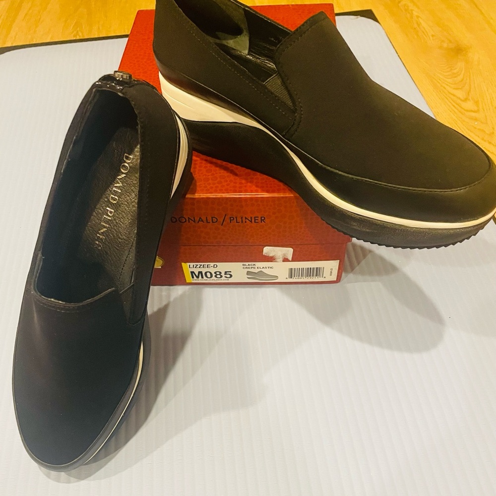 Donald Pliner Lizzie-D Black Leather/
Crepe Elastic Platform Slip On: Size 8.5